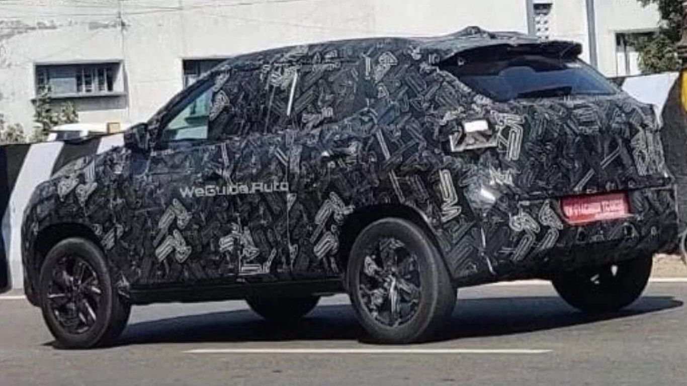 Magnite Facelift spied at Bharat NCAP Testing Site in Pune Magnite Facelift spied at Bharat NCAP Testing Site in Pune