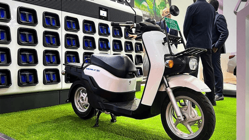 Honda Benly e unveiled at Bharat Mobility Expo| Electric Scooter with Battery Swapping Technology 