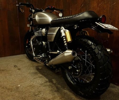 बुलेटियर कस्टम्स एक *"रॉयल एनफील्ड इंटरसेप्टर 650"* को एक स्क्रैम्बलर में खूबसूरती से संशोधित करता है