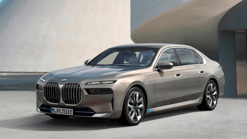 Mercedes EQS vs BMW i7: लग्जरी EV सेडान की लड़ाई