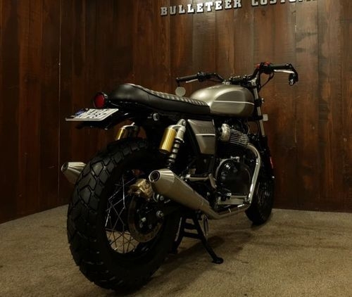 बुलेटियर कस्टम्स एक *"रॉयल एनफील्ड इंटरसेप्टर 650"* को एक स्क्रैम्बलर में खूबसूरती से संशोधित करता है