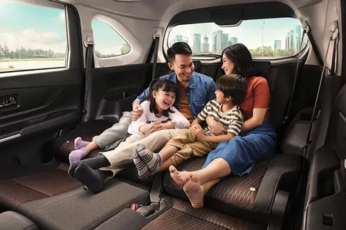 Toyota Innova Hycross Hybrid waiting period from 10 months to 1 year 