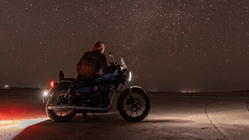 रॉयल एनफील्ड और एस्ट्रोफोटोग्राफी: बाइक के शौकीन आरई के कॉस्मिक कारवां 2024 के साथ रात के आसमान का अनुभव करेंगे