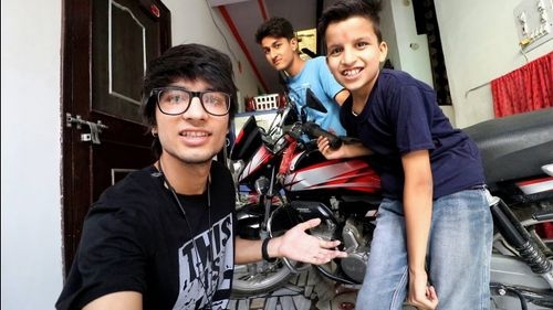 Sourav Joshi Car Collection and Net Worth