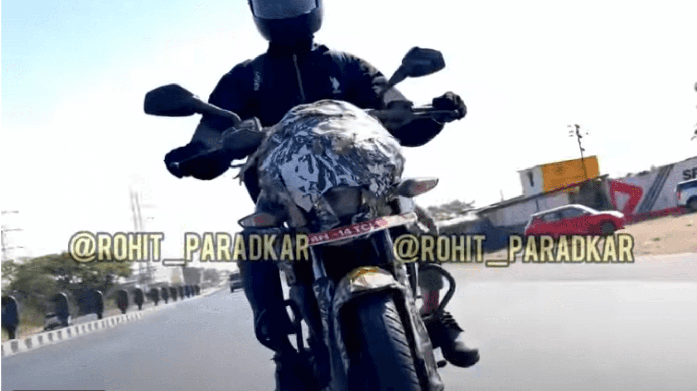 Bajaj Pulsar N125 Spy Images (2).png