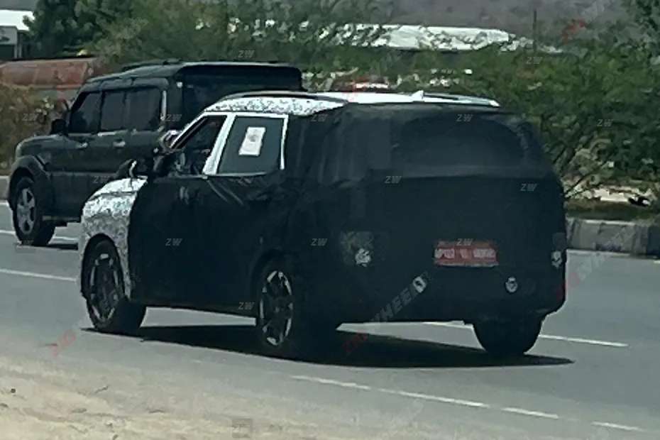 Kia Carens Spied 2.webp