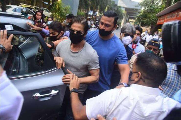 Shahrukh Khan visits jail in Kia Seltos to meet Aryan Khan 1_2d6acf7e39.jpg