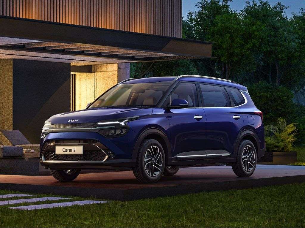 Kia_Carens_c21bc17fc6.jpg