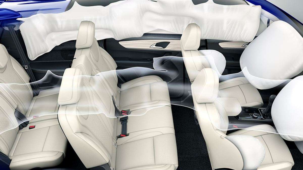 Mahindra_XUV_700_7_airbags_6ad4706a3c.jpg