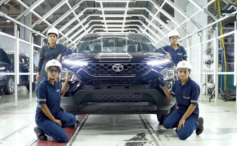 Women_Tata_Harrier_f1e8814e6d.jpg