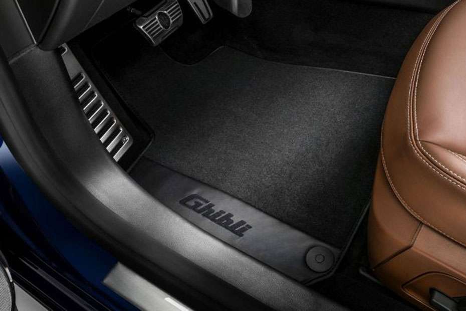 Maserati Ghibli interior