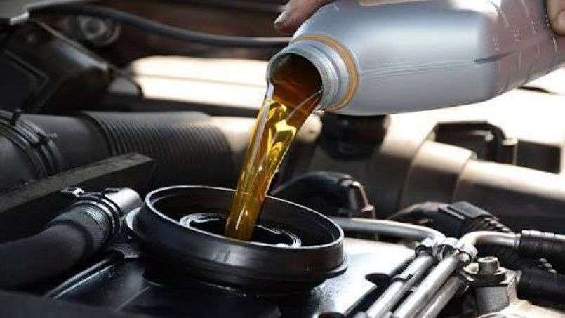 Top 5 Lubricants for Four-Wheelers engine_oil_ca80201e3d.jpg