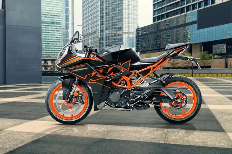 KTM RC 125 (2026) Price, Mileage & On Road Cost in India | CarBike360