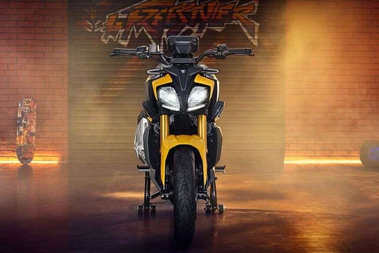 Apache RTR310 headlight