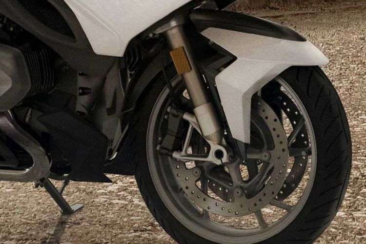 BMW R 1250 RT front brake view
