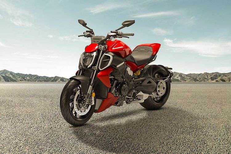 Ducati Diavel V4_front left view