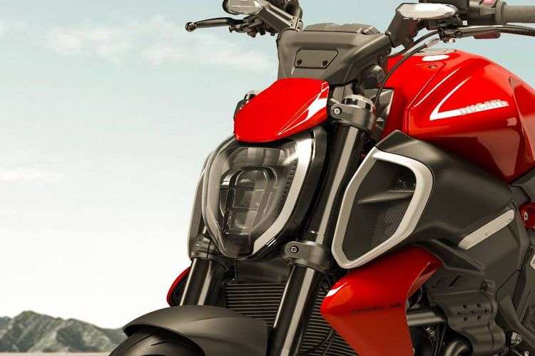 Ducati Diavel V4_headlight