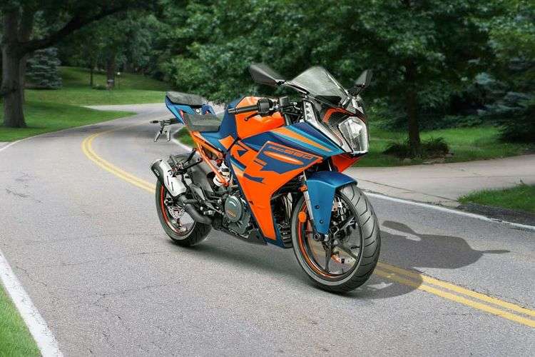 KTM RC 390 Right Front Three Quarter