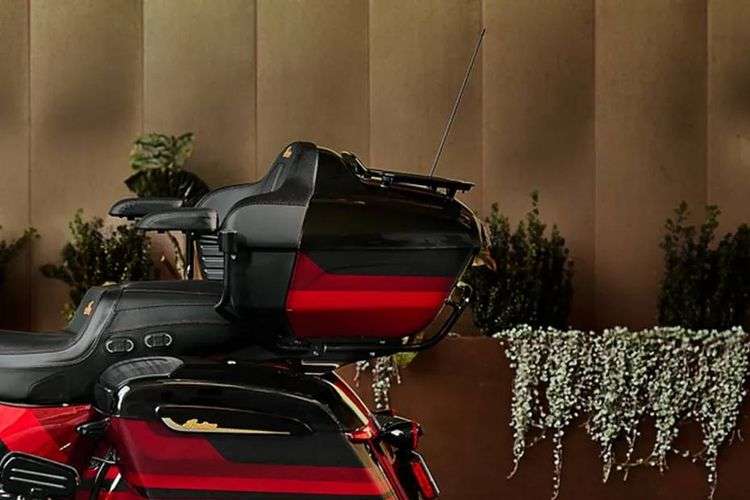 Indian Roadmaster Elite Storage