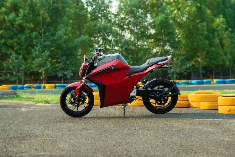 Svitch CSR 762 Left Side View