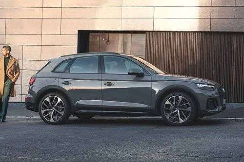Audi-Q5 Right Side View