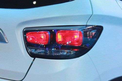 Mahindra EKUV100 Tail Light