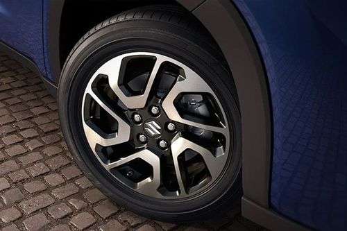 Maruti-Invicto_alloy-wheel