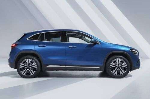 Mercedes Benz GLA Right Side View