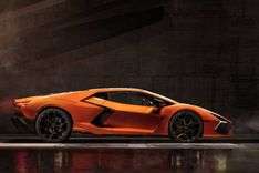 Lamborghini Revuelto images