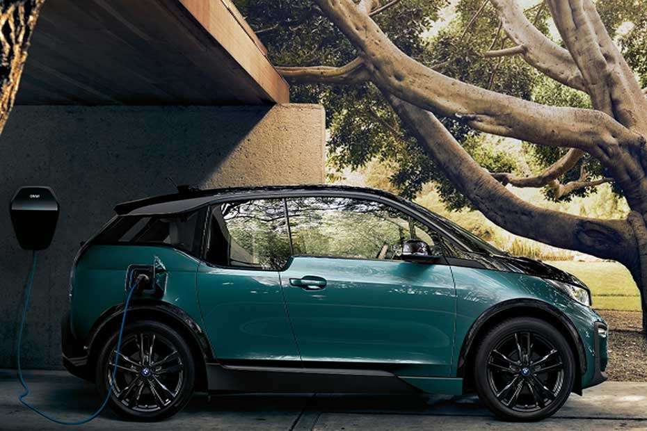 BMW Unveils New i3 Electric Sedan with 900km Range and Advanced Features