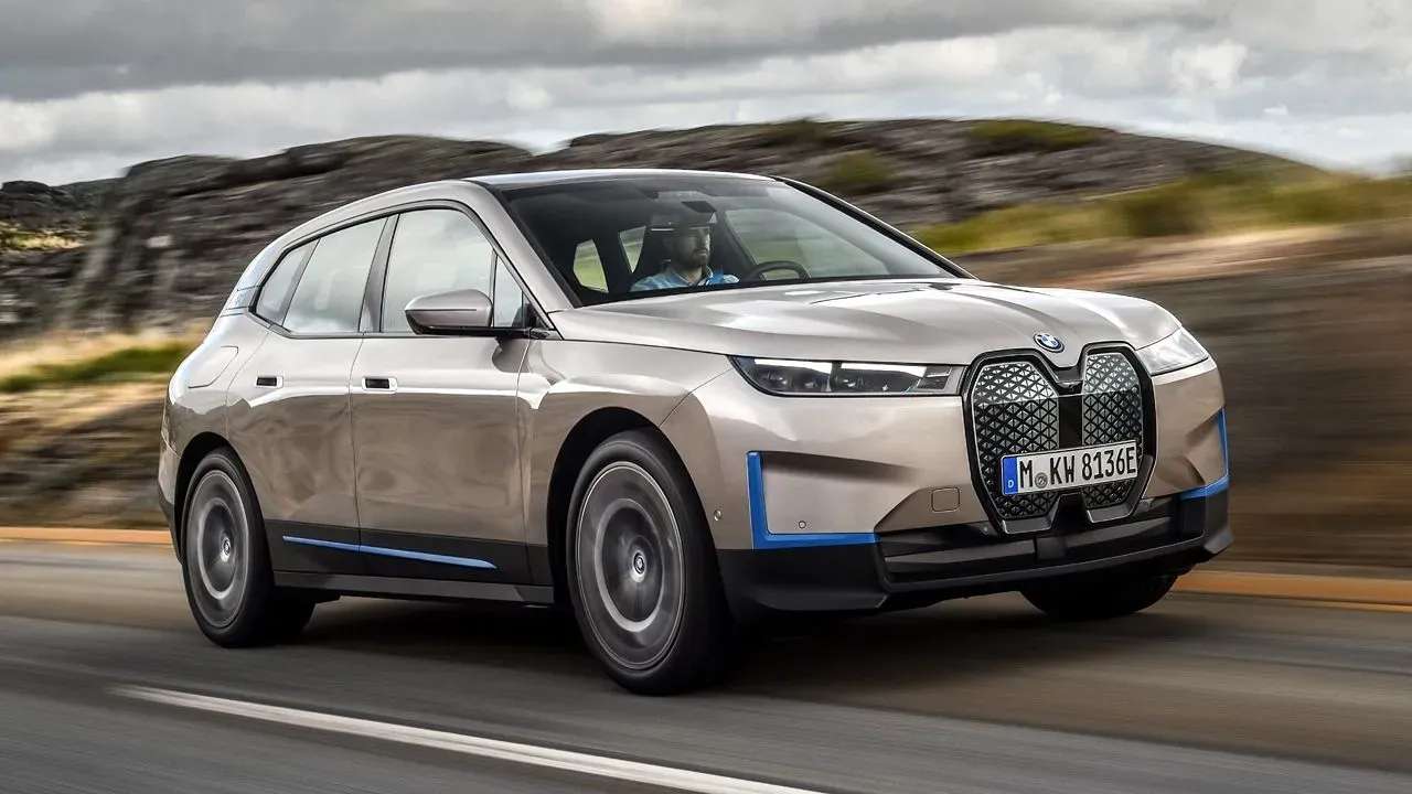 BMW-iX-EV-Motion-Front-Quarter