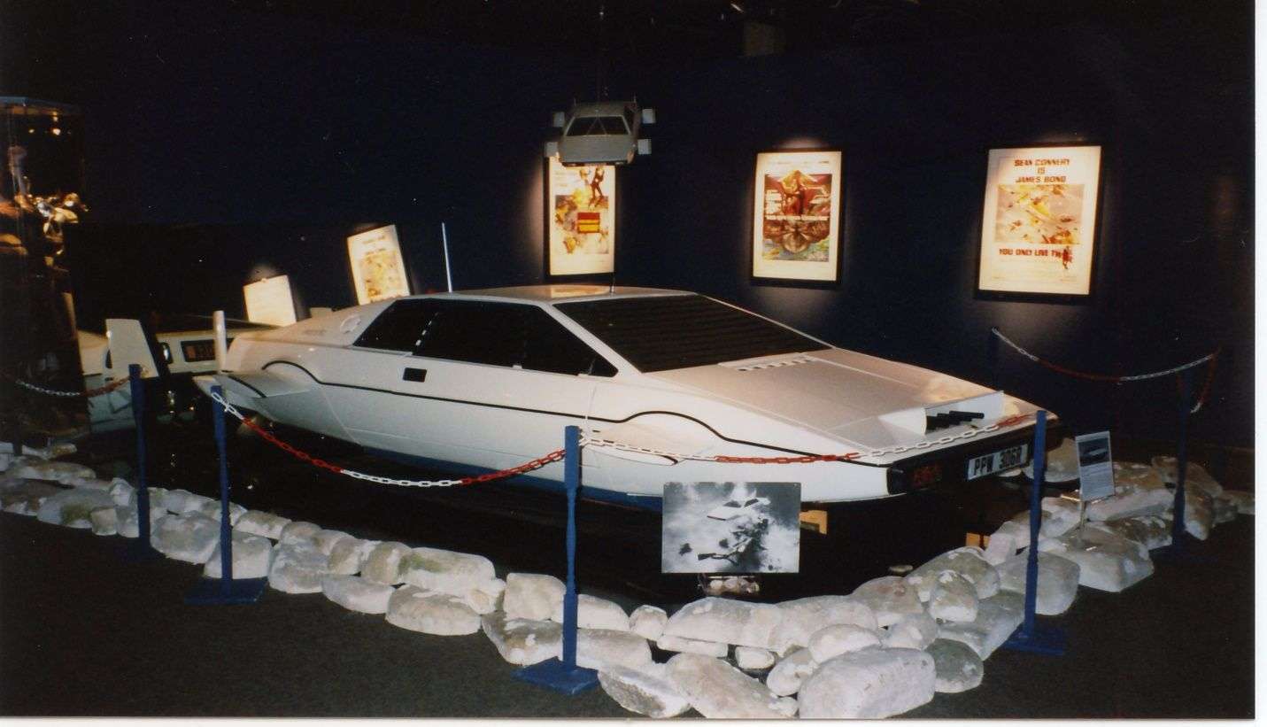 LOTUS ESPIRT SUBMARINE CAR.jpg