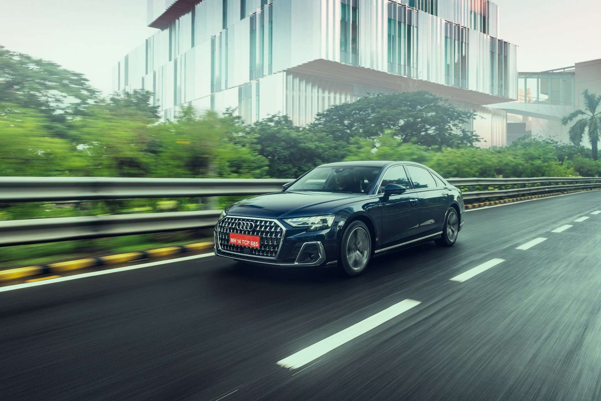 New Audi A8 L Exterior Dynamic-min.jpg