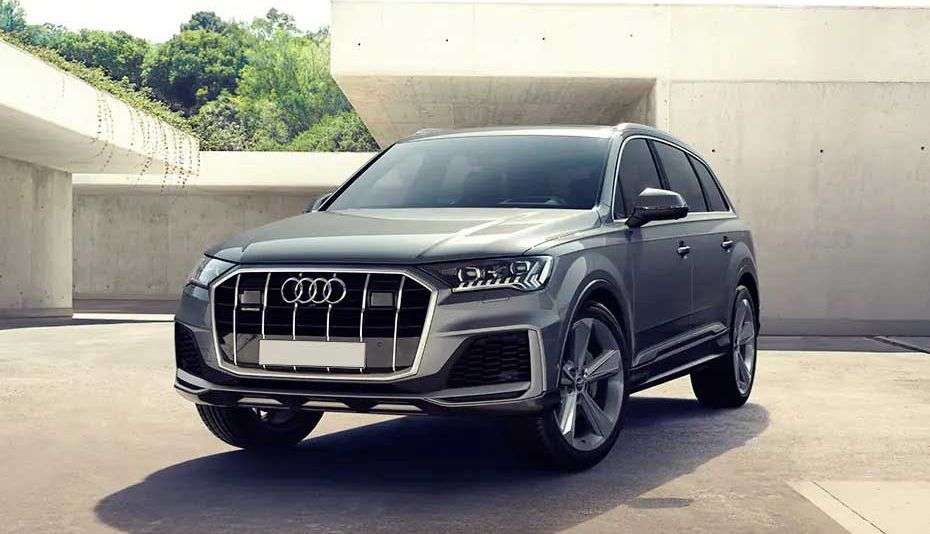 Pooja Bhatt Audi Q7
