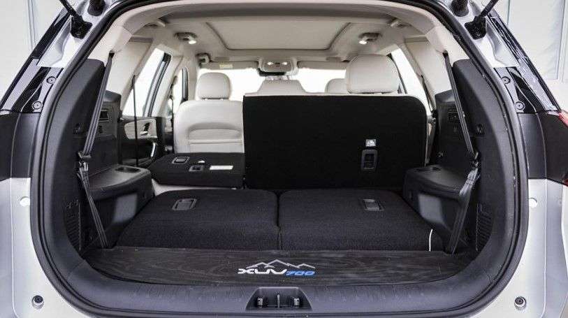 XUV700 back.jpg