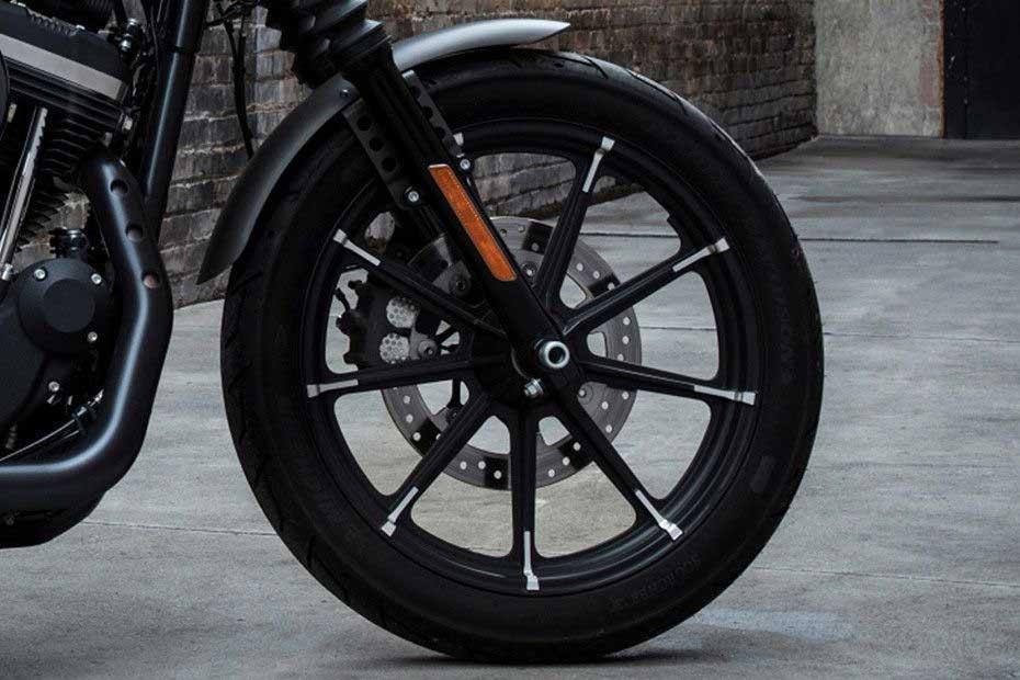 Harley-Davidson Iron 883 Exterior Image