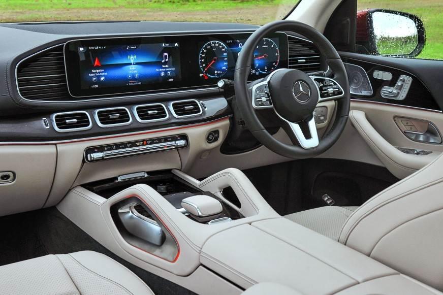 Interior & Features