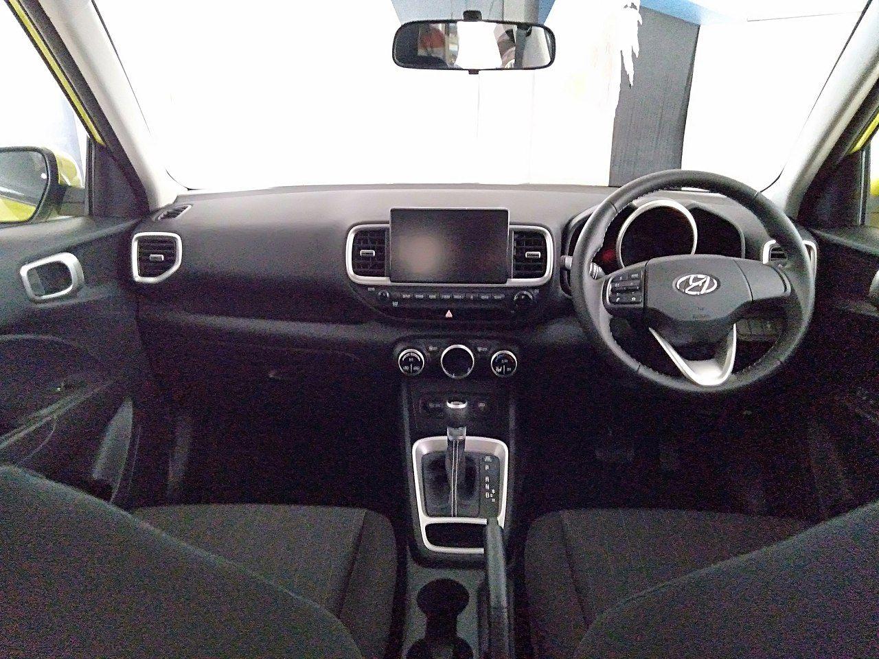 Interior & Features