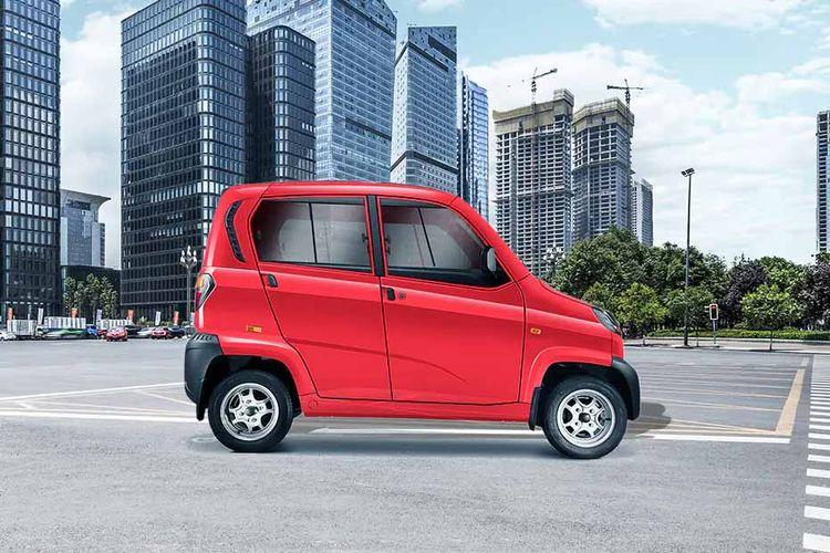 Bajaj Qute RE60 right side view