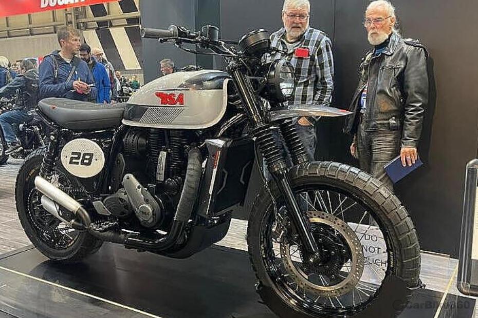 Bsa scrambler 650 right side view Bsa scrambler 650 right side view