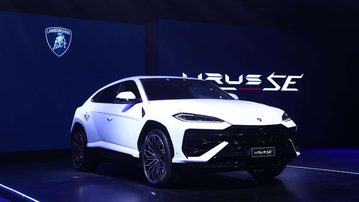 Lamborghini Launches the Urus SE Hybrid in India, Priced at Rs 4.57 Crore Lamborghini Launches the Urus SE Hybrid in India, Priced at Rs 4.57 Crore