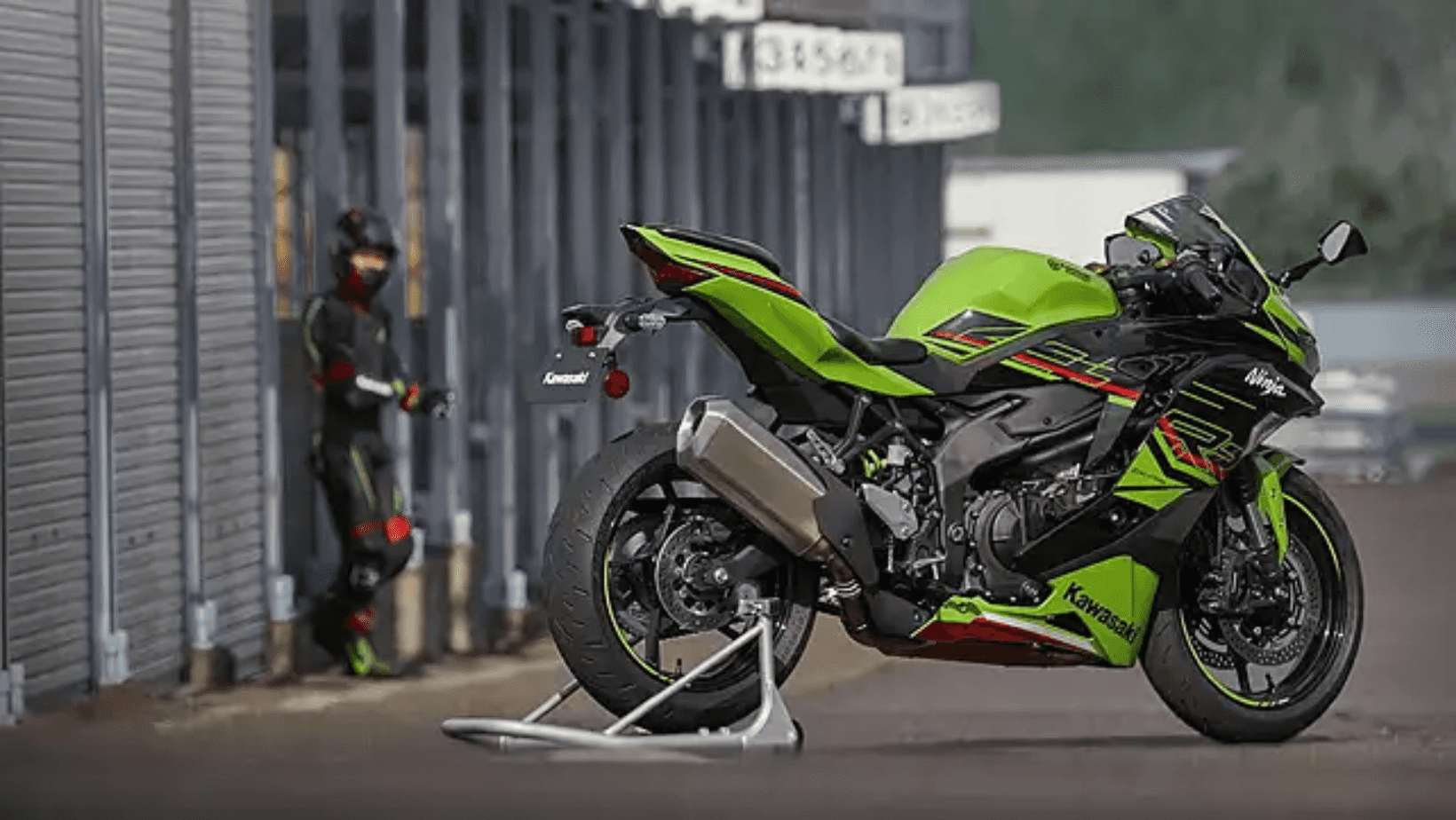 Kawasaki Ninja ZX-4RR (2).png