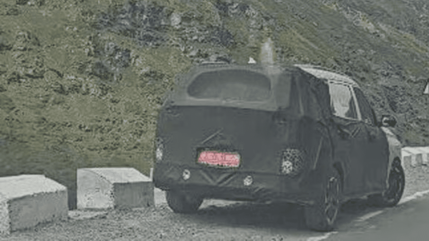 Kia Carens Facelift Spy Shot