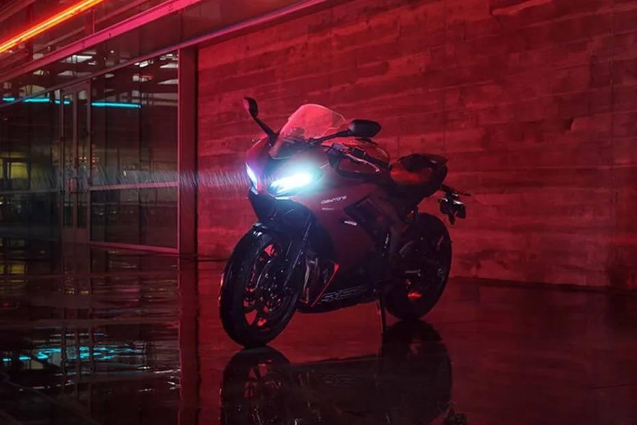 Triumph daytona 660 left front three quarter Triumph daytona 660 left front three quarter