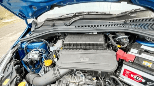 Arrival of the 2024 Tata Tiago CNG AMT at the Dealers Before Launch Arrival of the 2024 Tata Tiago CNG AMT at the Dealers Before Launch