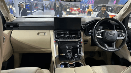 ECU सॉफ्टवेयर ग्लिच को दूर करने के लिए टोयोटा इंडिया द्वारा लैंड क्रूजर 300 की 269 इकाइयां वापस बुलाई गईं ECU सॉफ्टवेयर ग्लिच को दूर करने के लिए टोयोटा इंडिया द्वारा लैंड क्रूजर 300 की 269 इकाइयां वापस बुलाई गईं