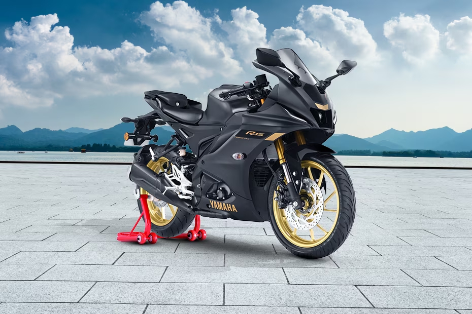Yamaha R15 Launched in India; Available in New Color & Affordable Pricing news