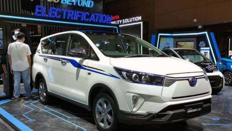 इलेक्ट्रिक टोयोटा इनोवा क्रिस्टा कॉन्सेप्ट से उठा पर्दा Innova_Crysta_Electric_concept_35684cf162.jpg