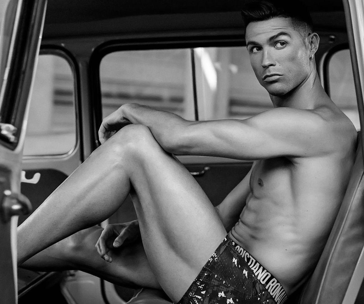 Cristiano Ronaldo arrives in a Lamborghini Urus