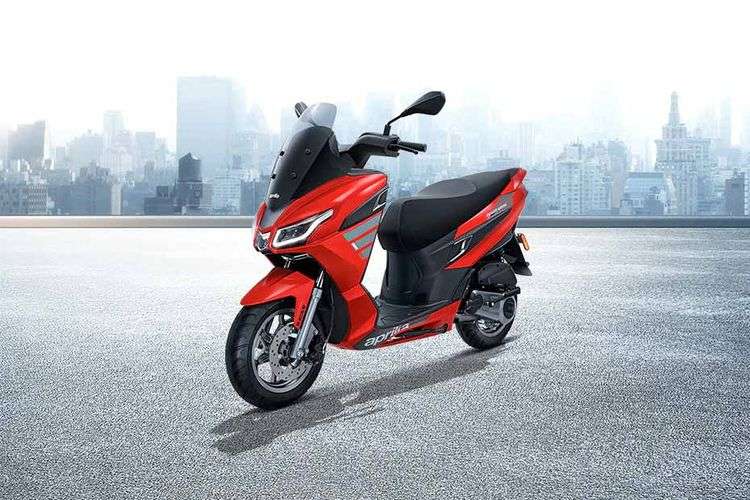 Aprilia SXR 125 Left Front Three Quarter Aprilia SXR 125 Left Front Three Quarter